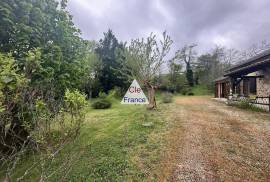 Detached Country House with Garden