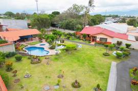 Los Olivos: Beautiful Property with Multiple Cabins and Studios for Sale in Heredia