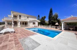5 Bedroom Gated Detached House - Peyia, Paphos