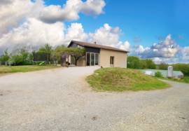 ?? Welcome to the Countryside: Charming House with Panoramic View and Versatile Facilities ??