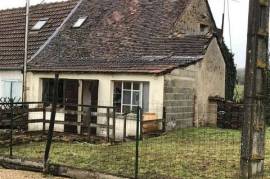 Semi-detached Hamlet house partially renovated