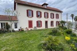 Dpt Hautes Pyrénées (65), à vendre TARBES immeuble - Terrain de 200,00 m²