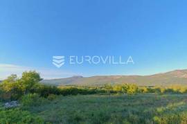 Istria, Kršan - building land in a quiet location with a road, 948 m2
