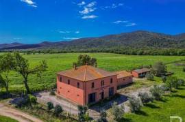 Farmhouse/Rustico - Magliano in Toscana. Rustico in a secluded location