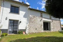 €115000 - Pretty 2 Bedroom Village House With Enclosed Garden And Lovely Views. Close To Civray