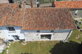 €115000 - Pretty 2 Bedroom Village House With Enclosed Garden And Lovely Views. Close To Civray