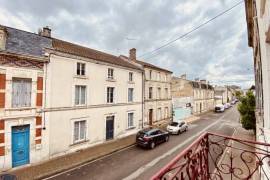 €164300 - HURRY! Gorgeous Period Town House with 4 Bedrooms and Enclosed Garden