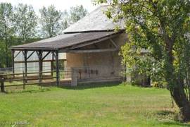 €590000 - Beautiful Equestrian Property with 18 Hectares of land and a lake