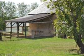 €590000 - Beautiful Equestrian Property with 18 Hectares of land and a lake