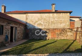 Stone villa with garden and heating - Rubiães