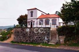 Stone villa with garden and heating - Rubiães