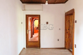 2-bedroom renovated house In small and peaceful vIllage near the sea