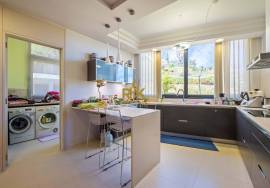 3 bedroom villa with pool and sea view