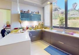 3 bedroom villa with pool and sea view