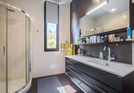 3 bedroom villa with pool and sea view