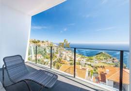 3 bedroom villa with pool and sea view