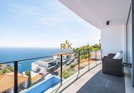 3 bedroom villa with pool and sea view