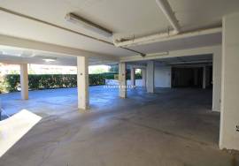 2 bedroom apartment with garage and swimming pool