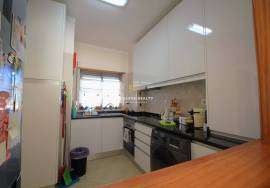 2 bedroom apartment with garage and swimming pool