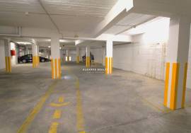 2 bedroom apartment with garage and swimming pool