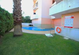 2 bedroom apartment with garage and swimming pool