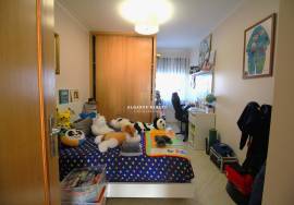 2 bedroom apartment with garage and swimming pool