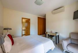 3 bed ground floor apt on Estrela da Luz