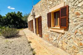 FINCA WITH POOL IN SANTANYÍ, MALLORCA