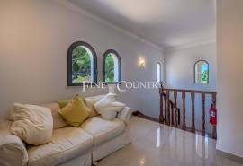 Almancil : Elegant 5-bedroom Villa near Vale do Lobo