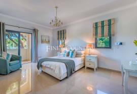 Almancil : Elegant 5-bedroom Villa near Vale do Lobo