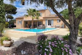 Beautiful Traditional Bastide With 154 M2 Living Space With Pool On A 1544 M2 Plot Just 450 M From The Sea.
