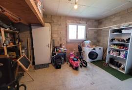 Impeccable Villa, Including Independent Studio And Office