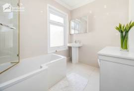 4 bedroom, Terraced House for sale