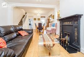 4 bedroom, Terraced House for sale