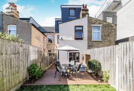 4 bedroom, Terraced House for sale