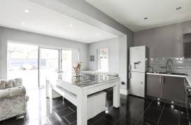 3 bedroom, Semi-detached bungalow for sale