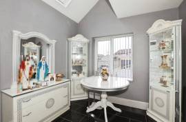 3 bedroom, Semi-detached bungalow for sale