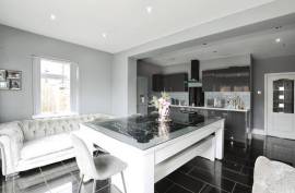 3 bedroom, Semi-detached bungalow for sale