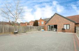 3 bedroom, Semi-detached bungalow for sale