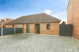 3 bedroom, Semi-detached bungalow for sale