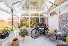 3 bedroom, Semi-detached house for sale