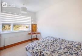 3 bedroom, Semi-detached house for sale