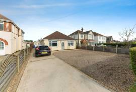 3 bedroom, Detached bungalow for sale