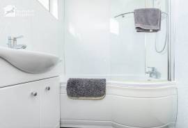 1 bedroom, Ground floor flat for sale
