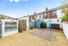 2 bedroom, Terraced House for sale