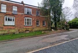 2 bedroom, Ground floor maisonette for sale