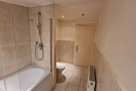 2 bedroom, Ground floor maisonette for sale