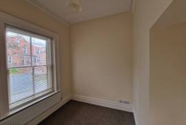 2 bedroom, Ground floor maisonette for sale