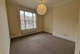 2 bedroom, Ground floor maisonette for sale