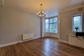 2 bedroom, Ground floor maisonette for sale